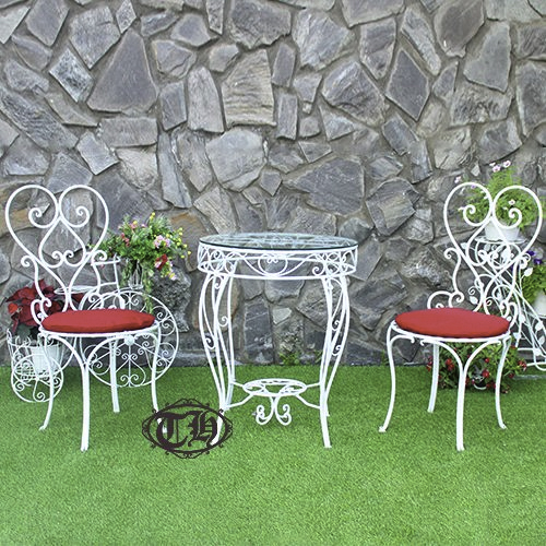 thiết kế quán cafe sân vườn với bàn ghế sắt (1)